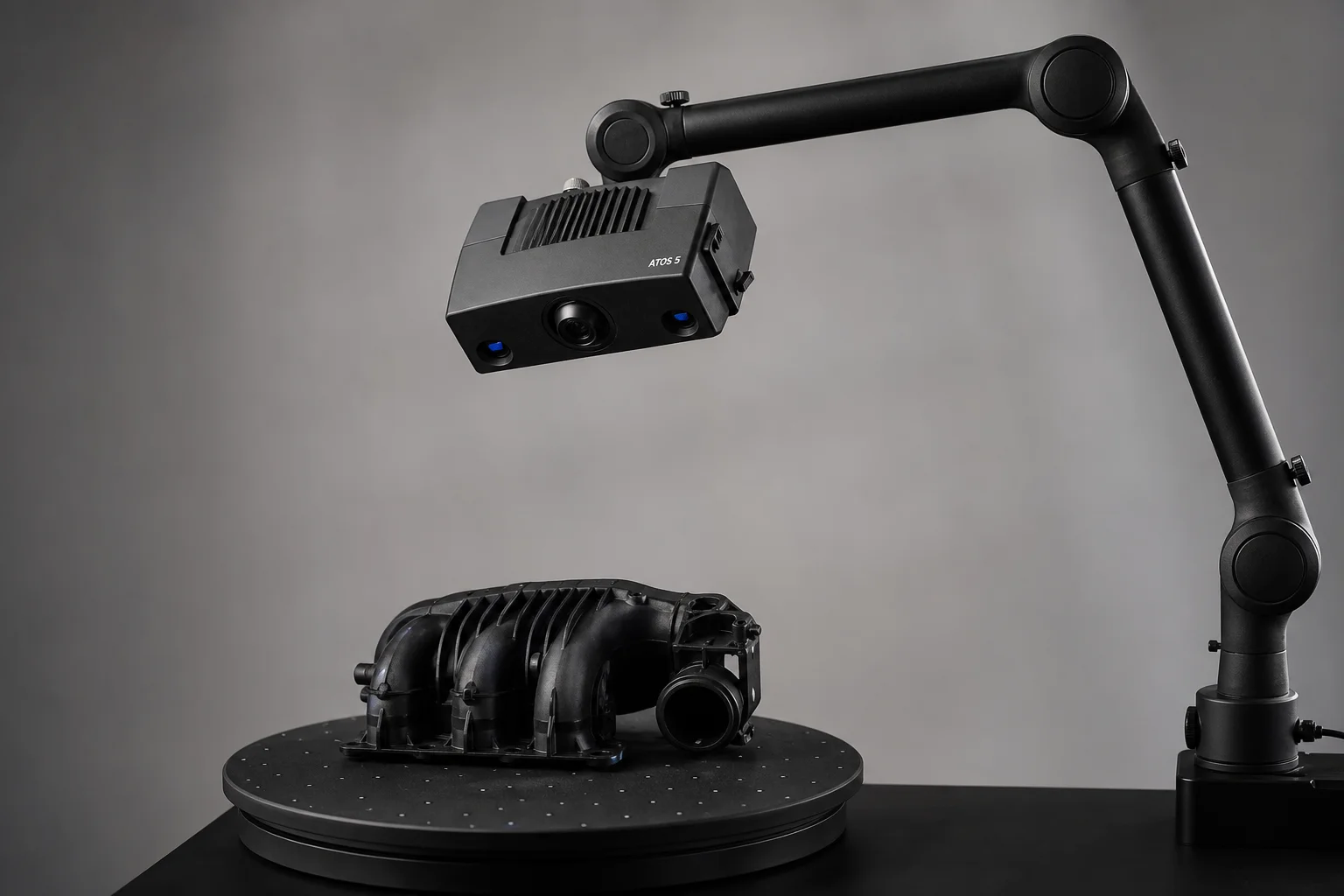 Infrared scanner mounted on articulated arm above scanning object