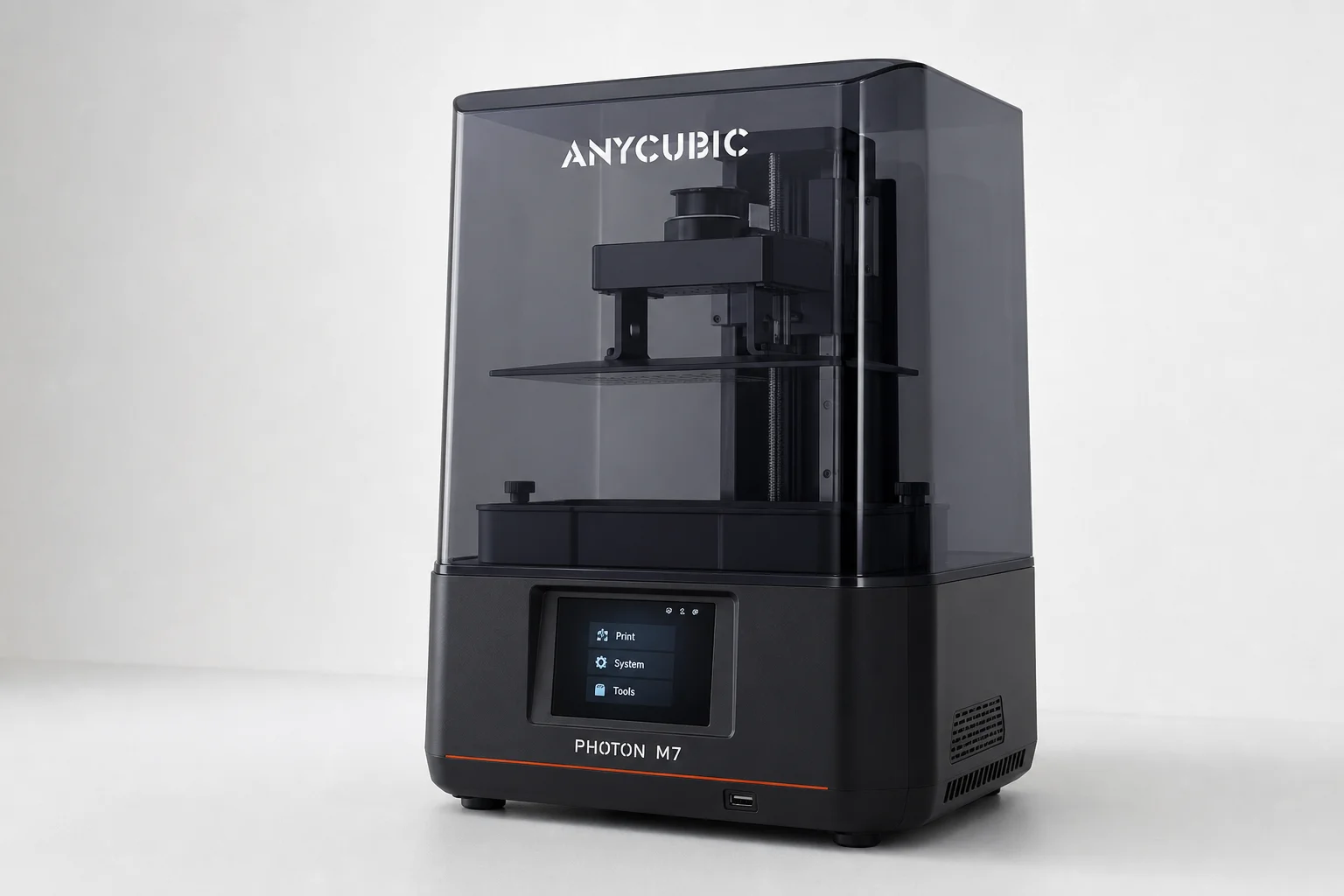 五台不同尺寸的光固化 3D 列印機排列在水泥地面上