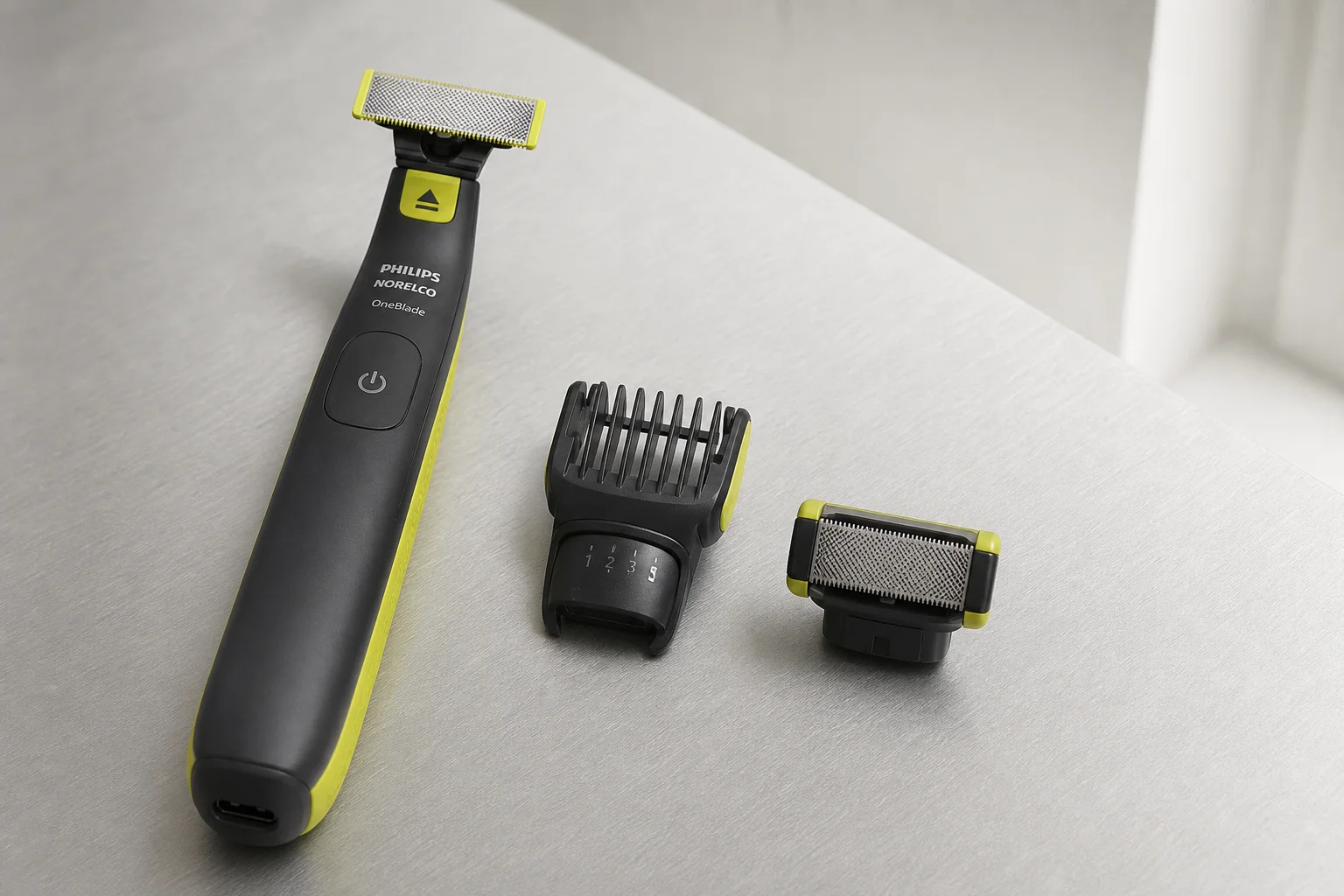 配備可更換修剪與除毛刀頭的 Philips OneBlade
