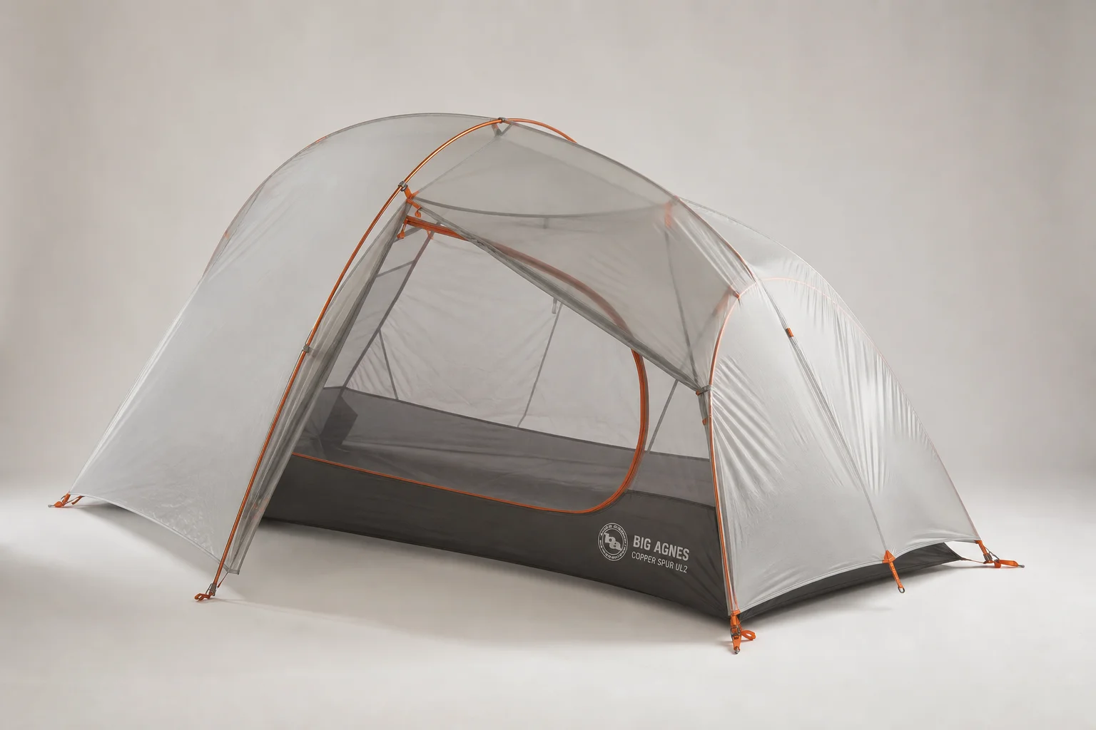 Big Agnes Copper Spur UL2 超輕量帳篷在自然背景下搭建的樣貌