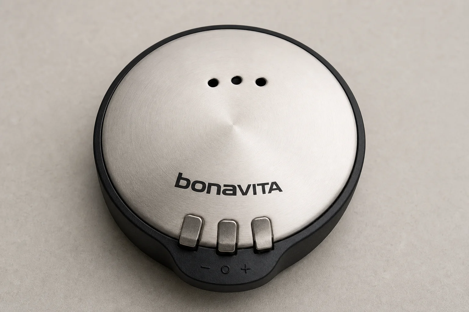 Kettle lid with vent holes and adjustable metal tabs