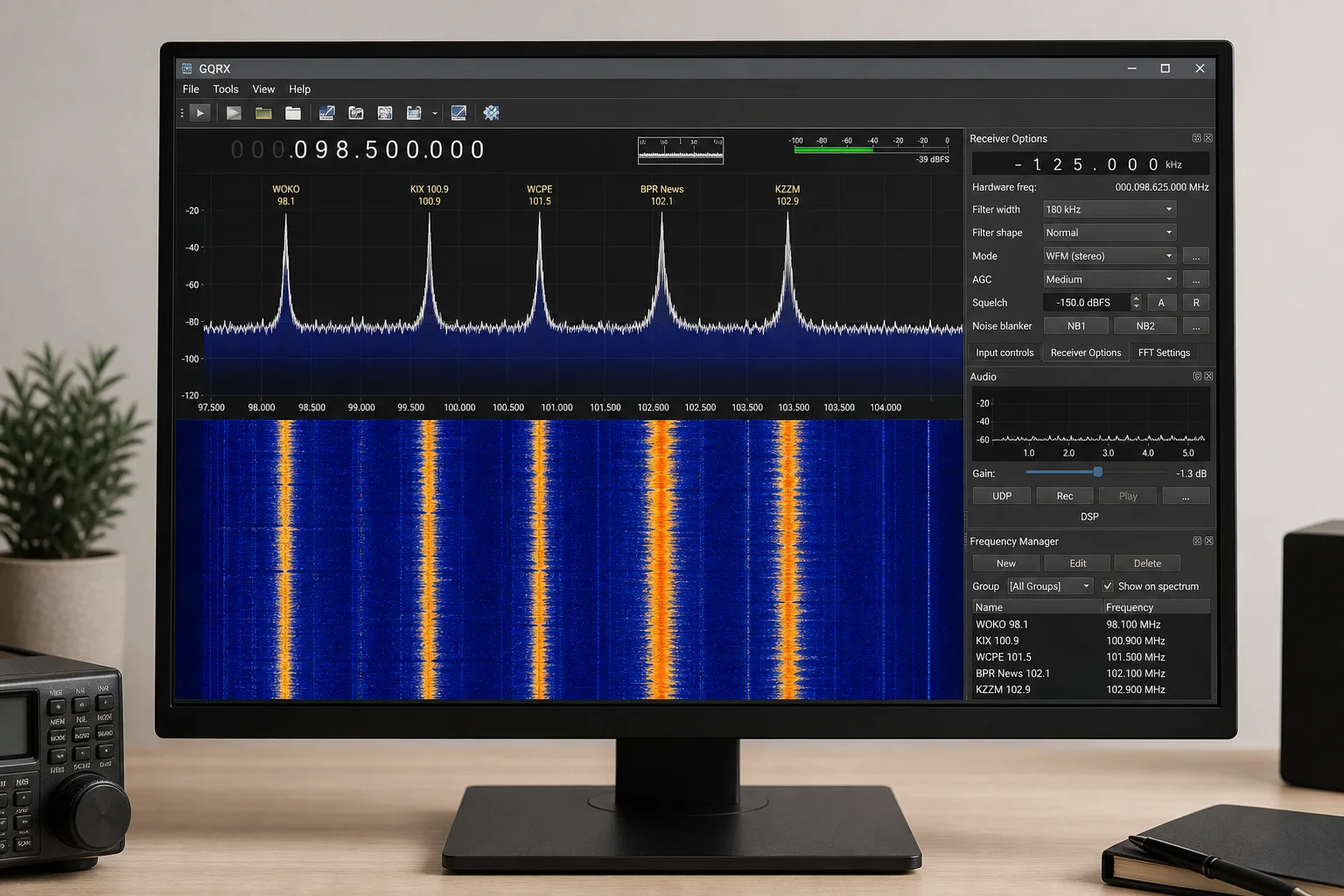 顯示 FM 無線電頻譜與瀑布圖的 GQRX 軟體介面