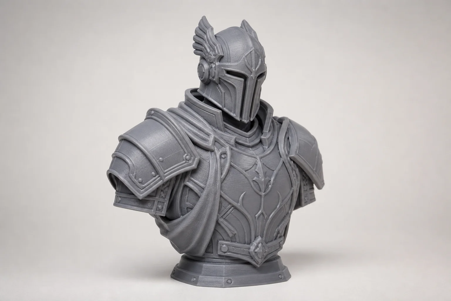小型 3D 列印黑武士半身像，顯示列印品質與細節