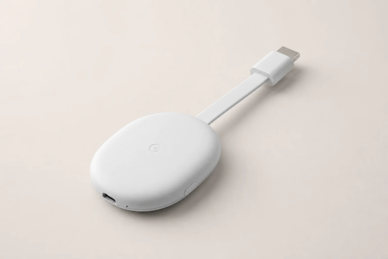 Nine 台串流播放裝置陳列於混凝土表面，包含 Google Chromecast、Amazon Fire TV 與其他品牌產品