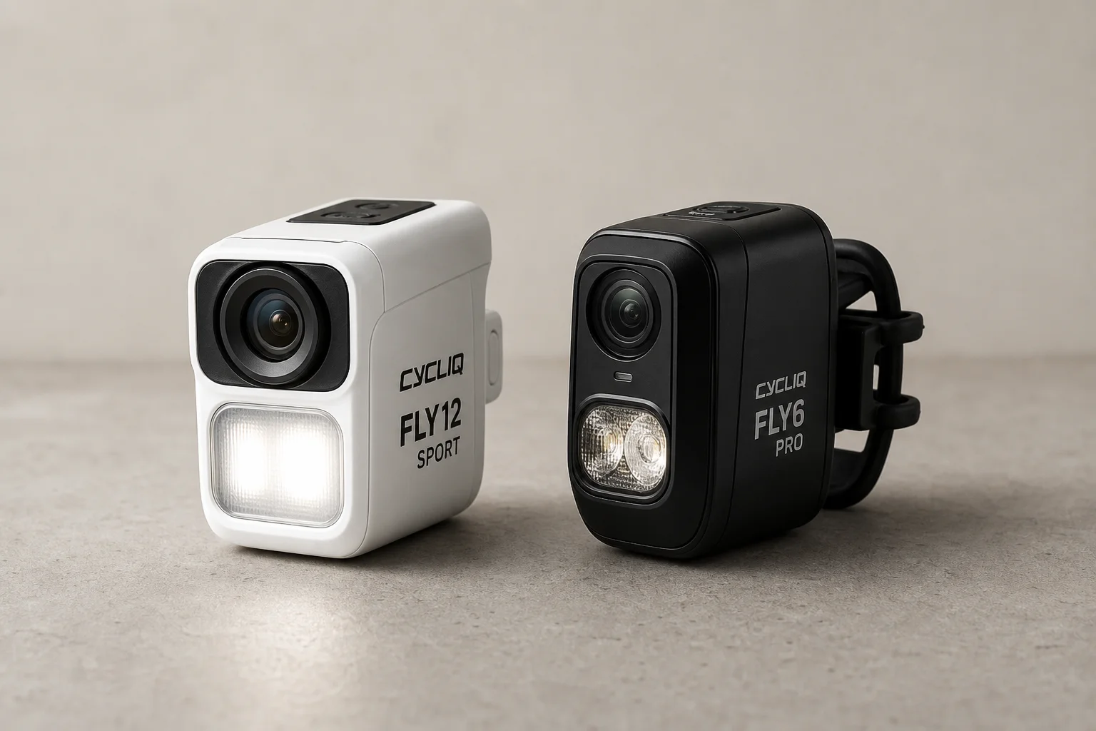 放置於水泥地面的 Cycliq Fly12 Sport 與 Fly6 Pro 攝影機