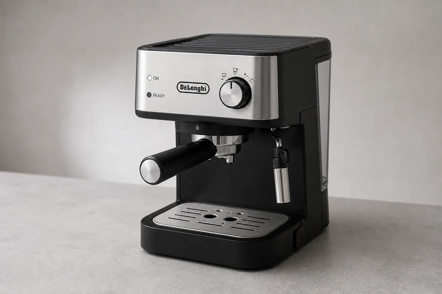 五台入門級 Espresso 咖啡機並排擺放在混凝土表面上