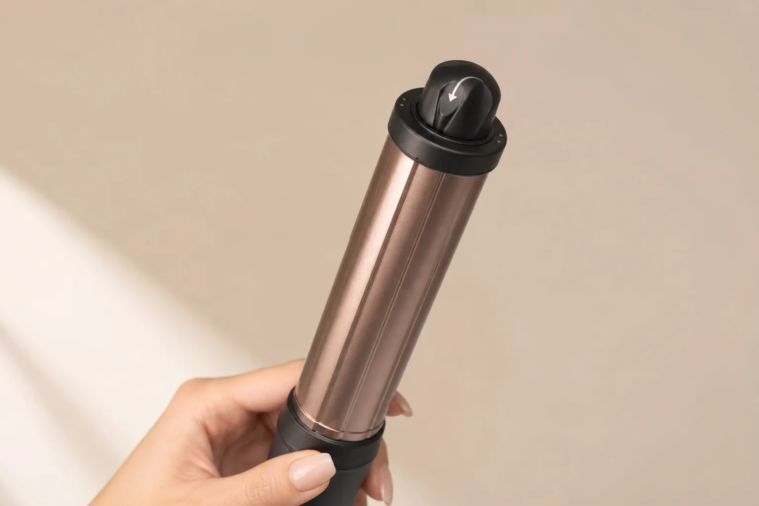 美髮造型器捲髮筒配件，具備方向控制機制
