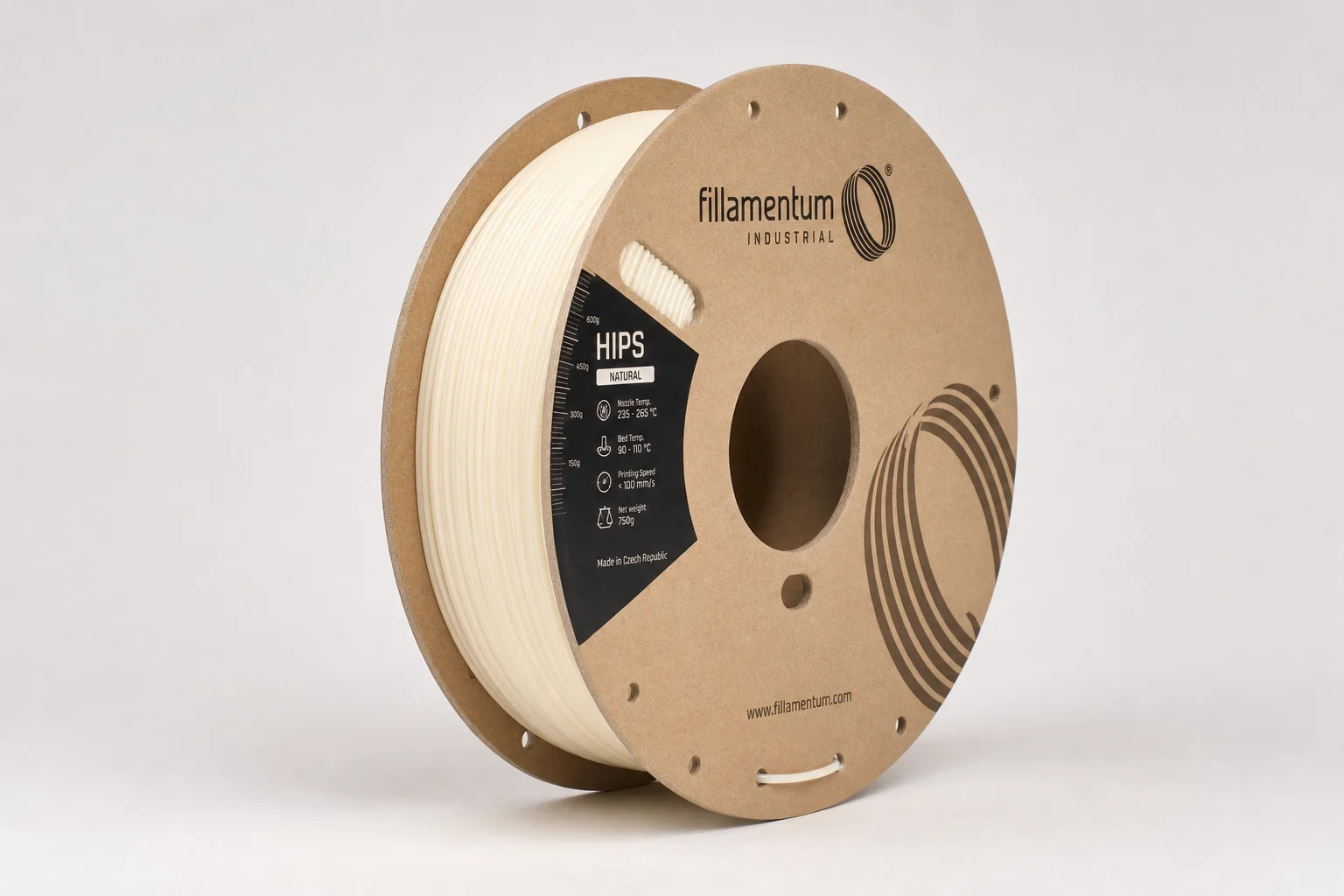 Collection de diverses bobines de filament pour imprimante 3D sur une surface en béton
