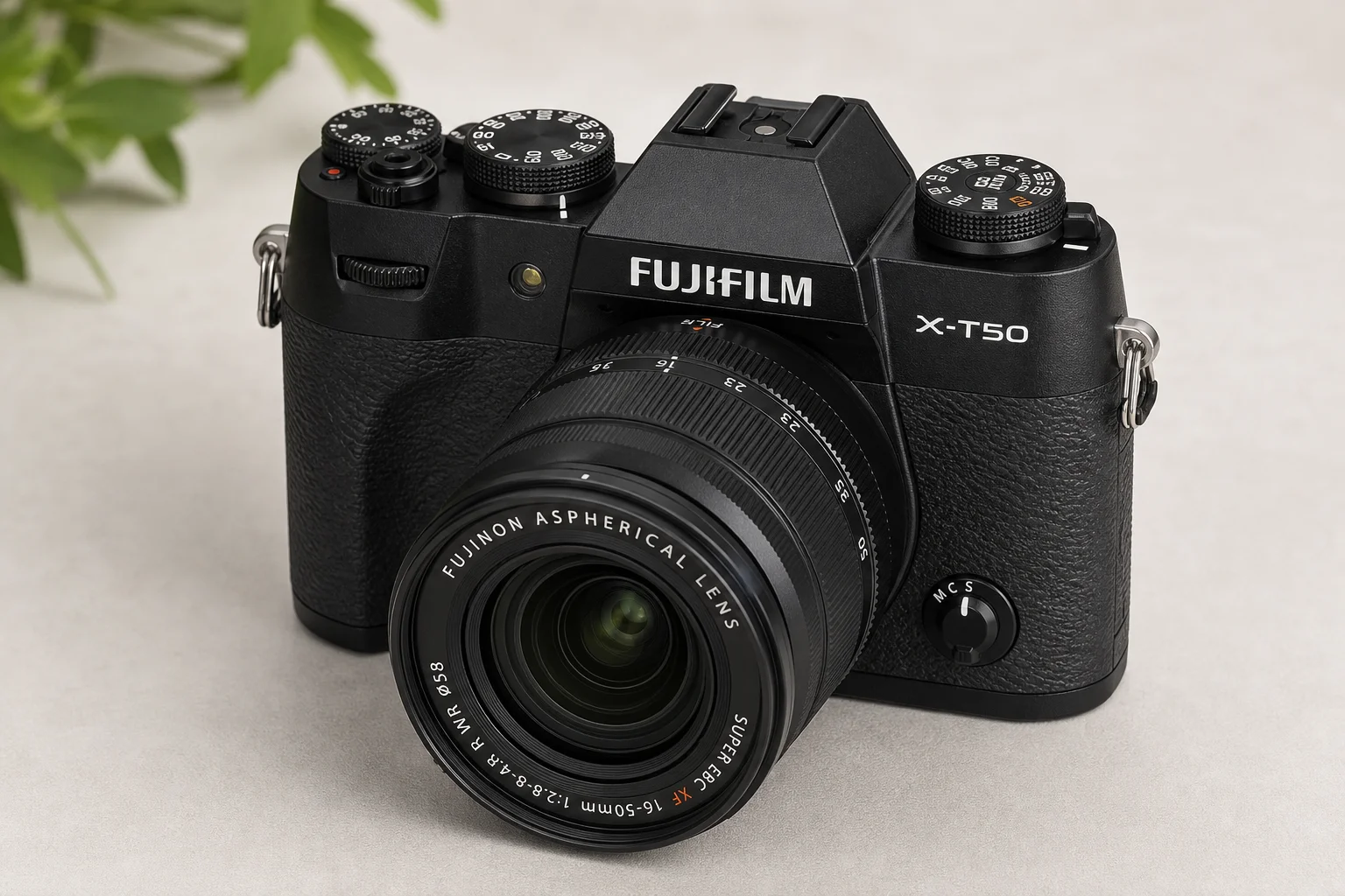 五台 Fujifilm 無反光鏡相機陳列於水泥表面，展示出不同的機身外型設計