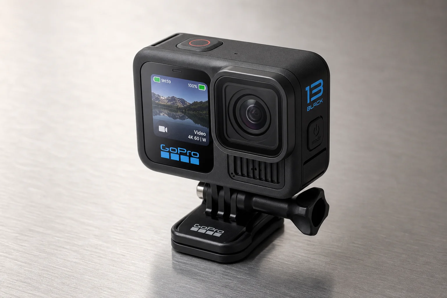 Cinque action camera disposte su una superficie in cemento in ordine decrescente