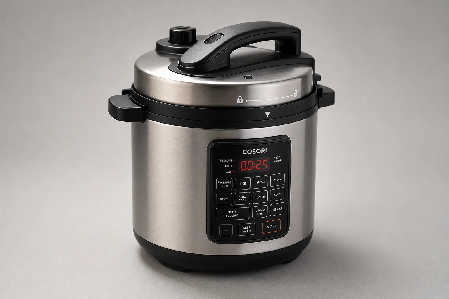五款不同尺寸的 Instant Pot 產品排列在水泥地面上