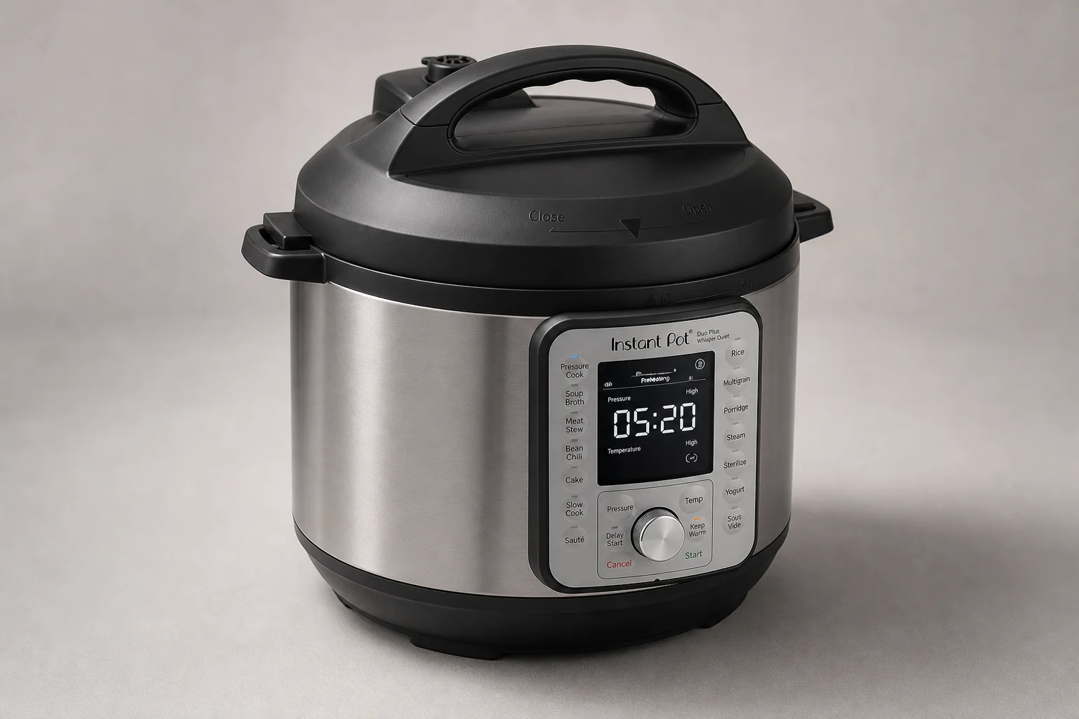 五款 Instant Pot 型號排列在混凝土表面上