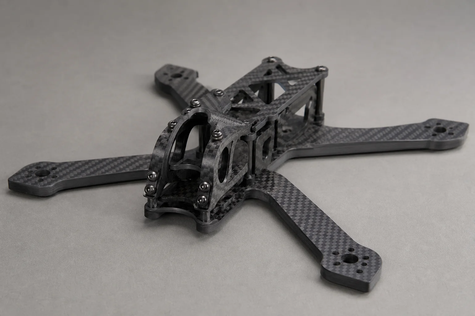 Drone de course FPV entièrement assemblé avec châssis en fibre de carbone et électronique montée