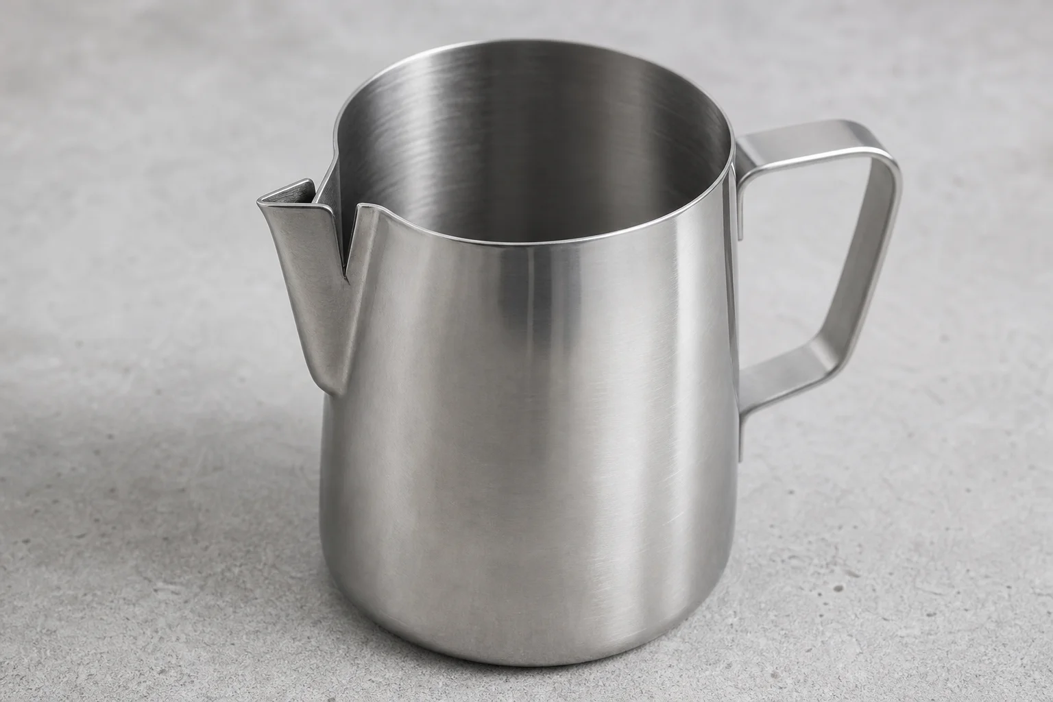 三款 MHW-3BOMBER 奶泡杯依型號排列：Turbo、3.0 與 5.0