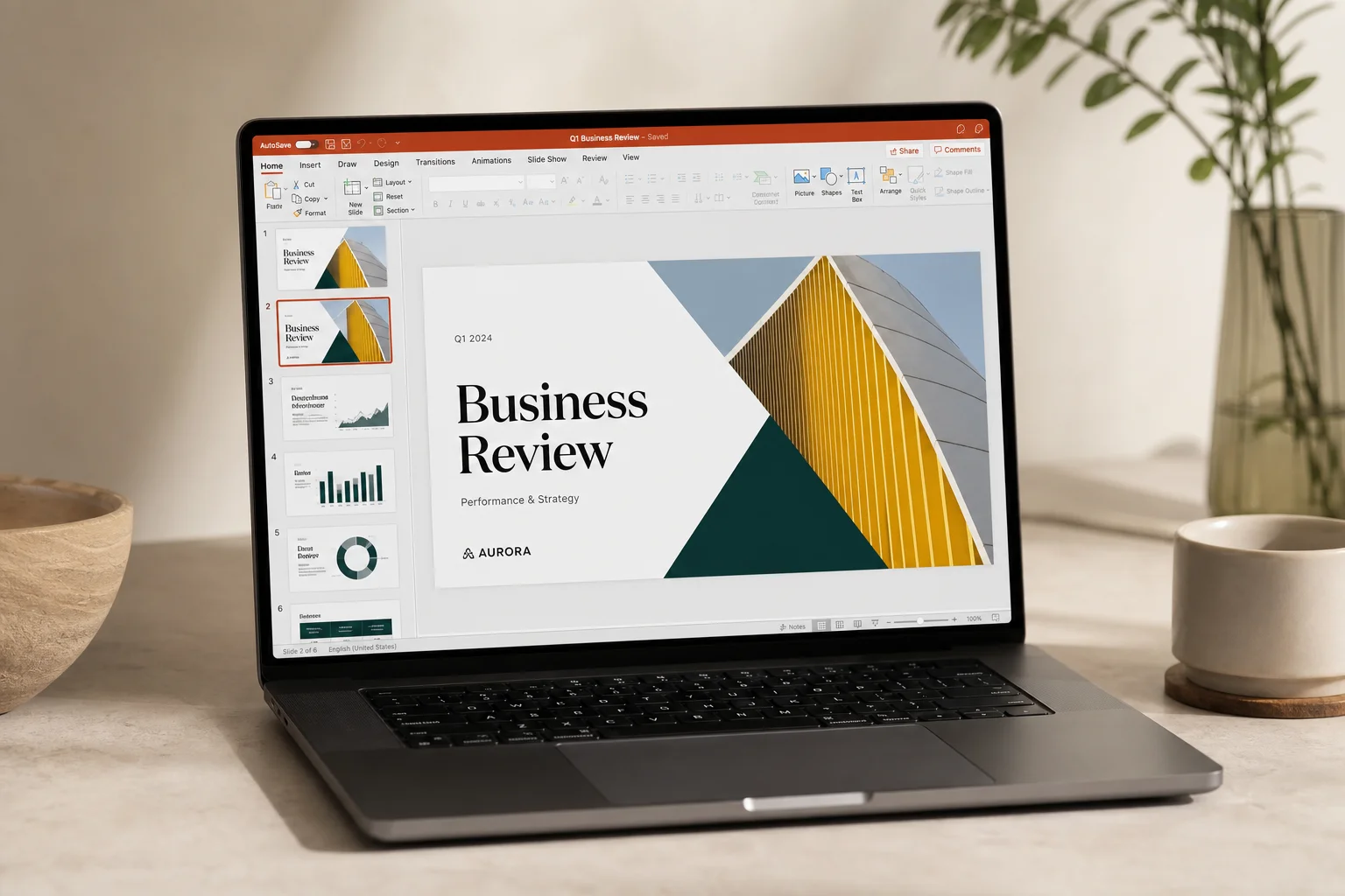 PowerPoint 簡報畫面，側邊欄顯示多張投影片與設計版面配置