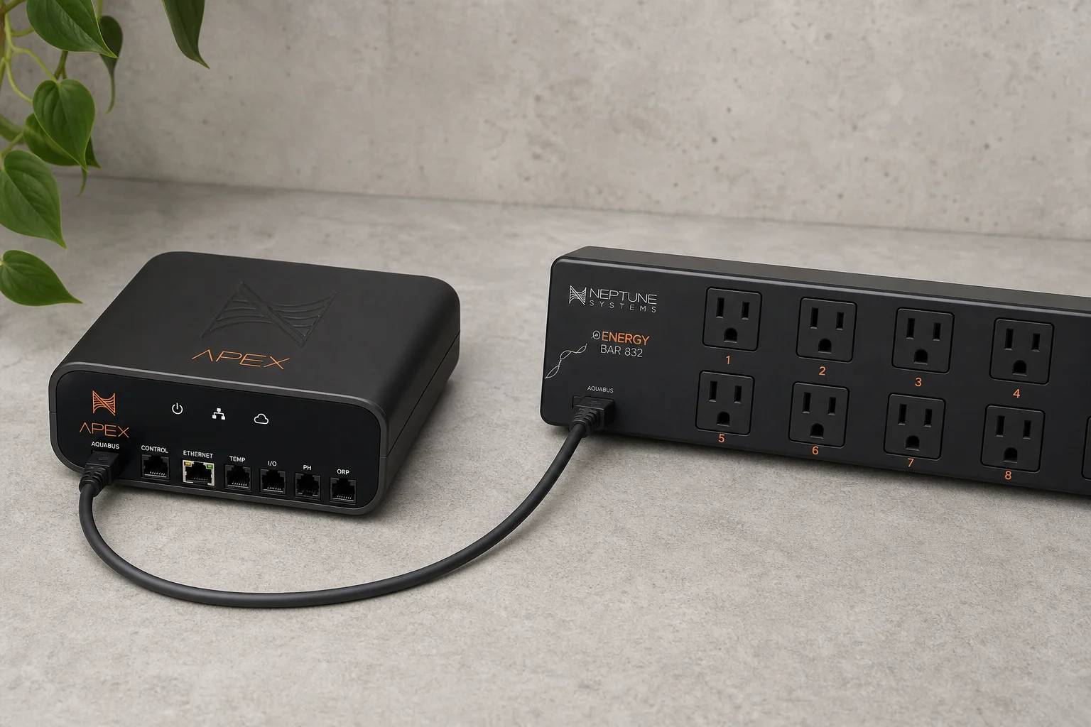 Neptune Systems Apex 控制主機與 EB 832 電源排插連接的畫面
