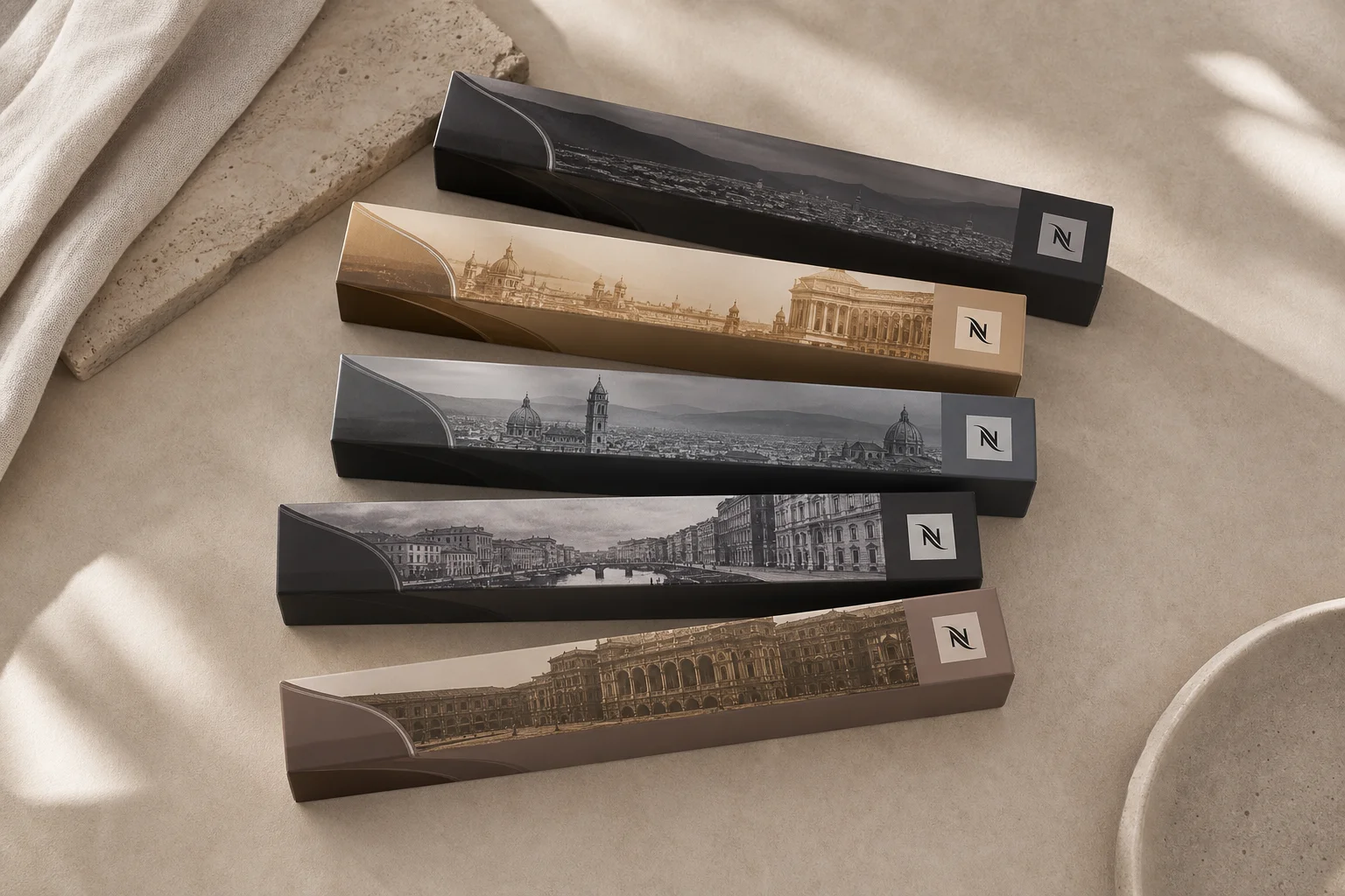 Nespresso Ispirazione Italiana 義式靈感系列膠囊包裝排列在素色表面上