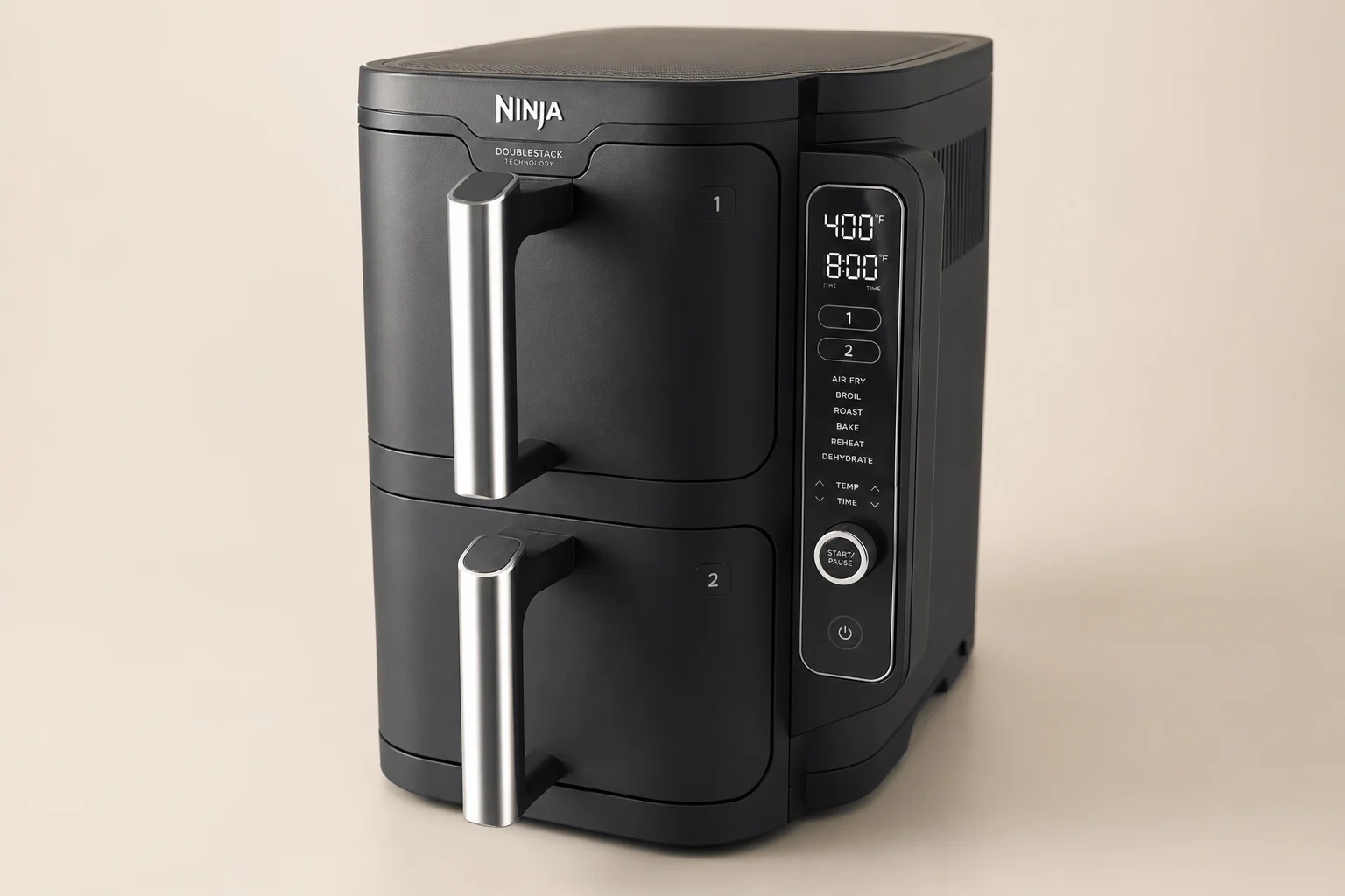 Ninja Crispi Pro 玻璃氣炸鍋，配有透明容器，置於中性背景前