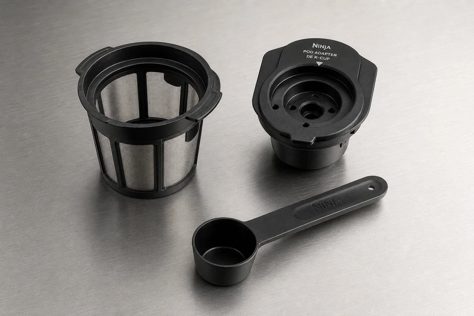 重複使用濾籃、K-Cup 轉接器與咖啡粉勺的個別展示