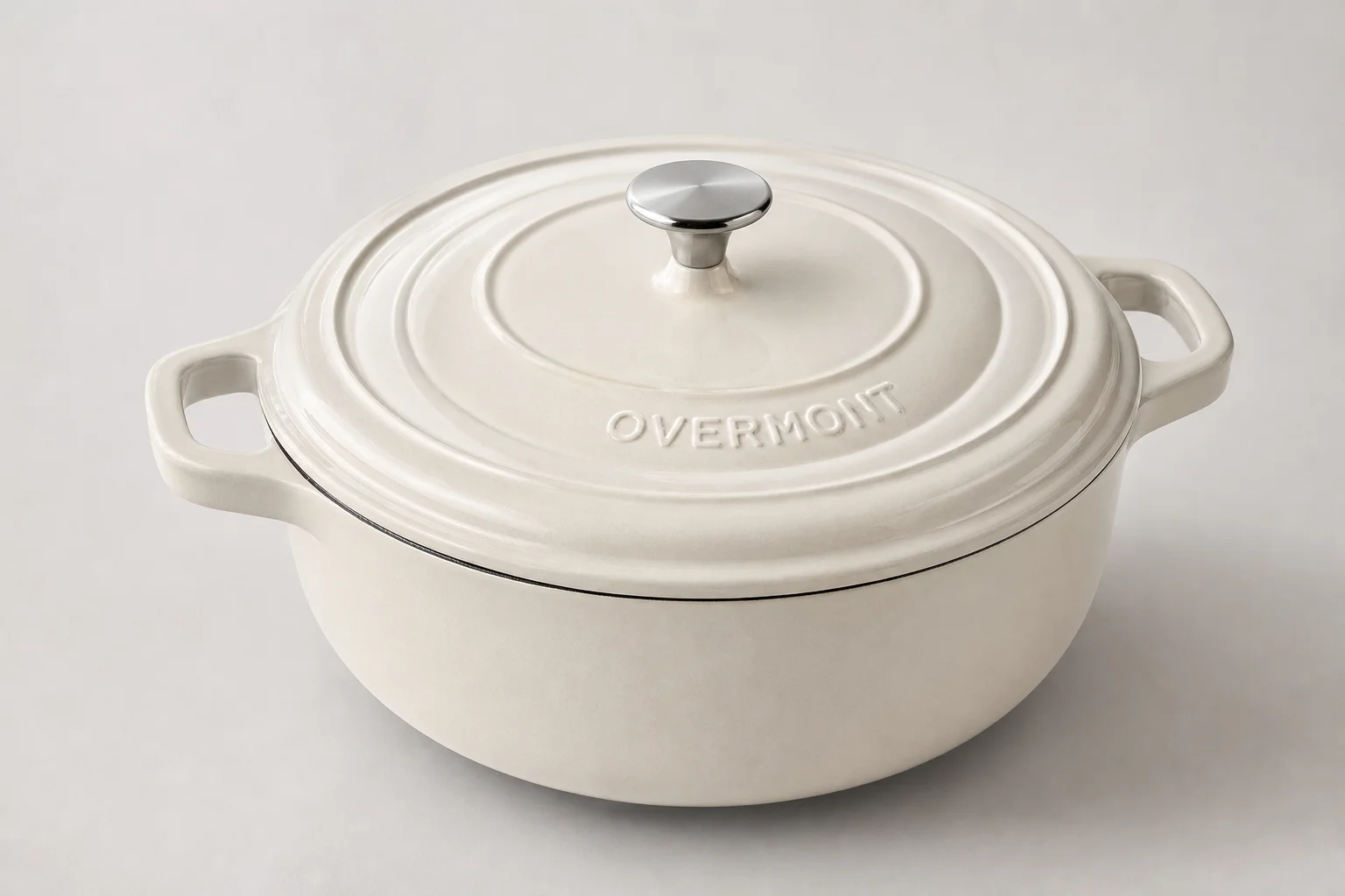 Six Dutch ovens in different sizes arranged on concrete surface