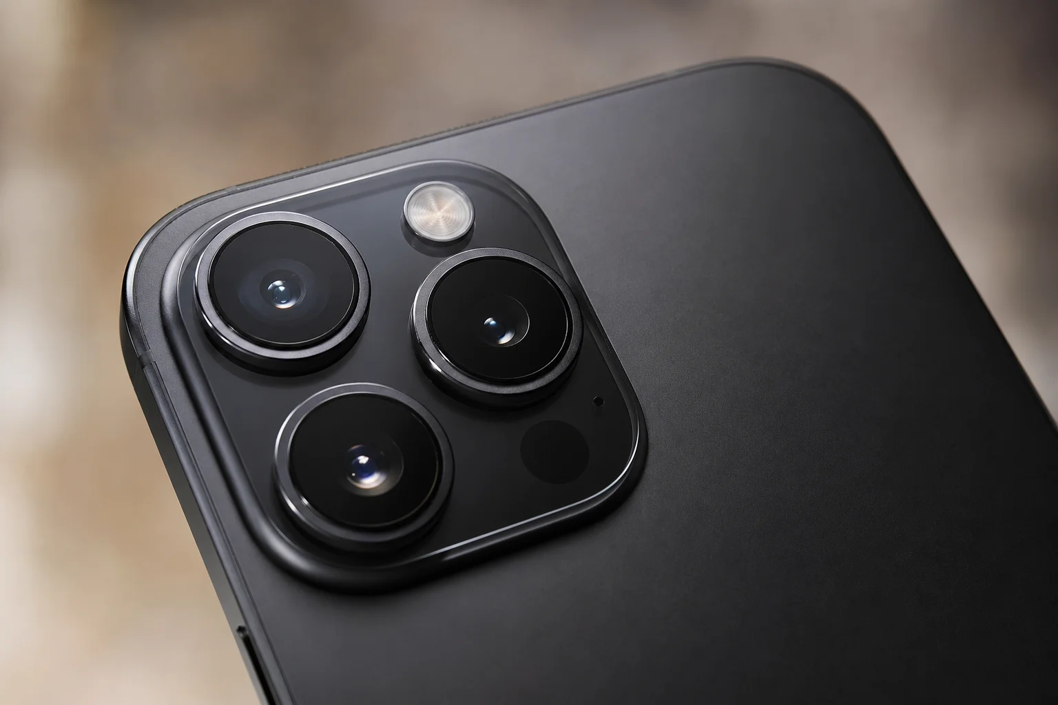 Module photo du smartphone avec une disposition à trois objectifs