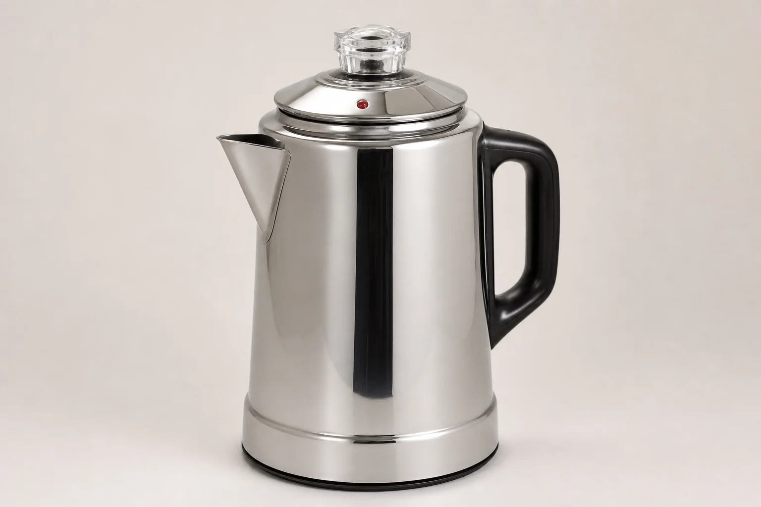 六款無毒咖啡壺排列在水泥地上:包含 percolator、Chemex、La Pavoni、Flair Pro 3、Bunn VP17 以及 Ratio 8