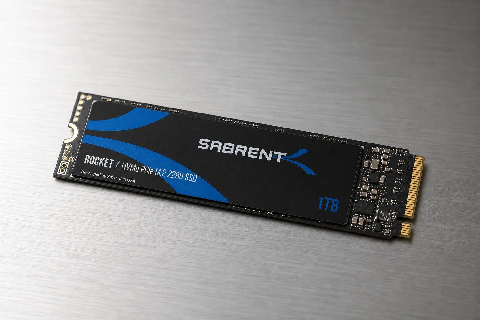 五款外接式 SSD 排列在混凝土表面上，展示出不同的外型規格與設計風格