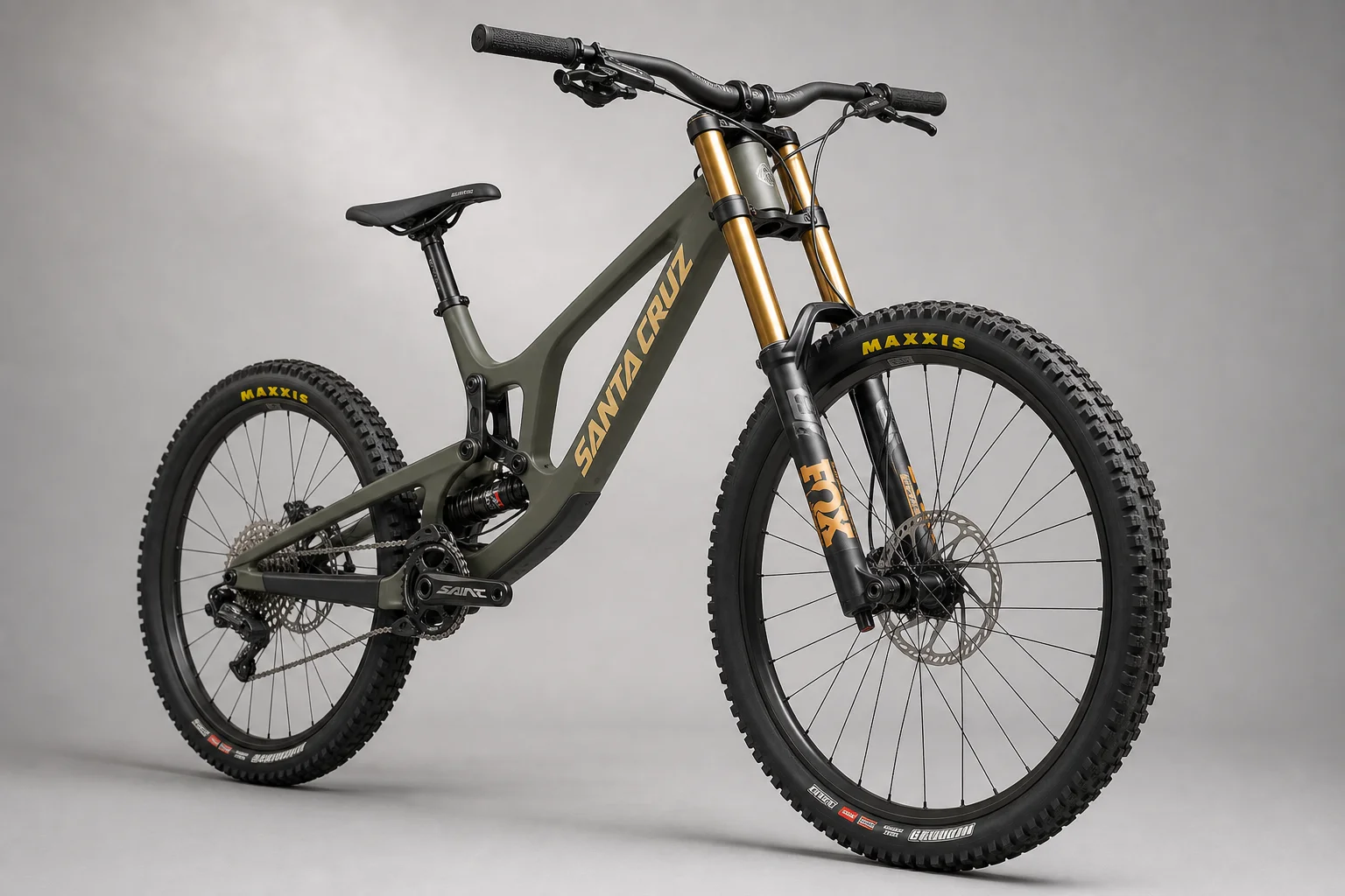 コンクリートの上に並べられた2012年モデルのSanta Cruz V10 Gen 4と最新のGen 8ダウンヒルバイク