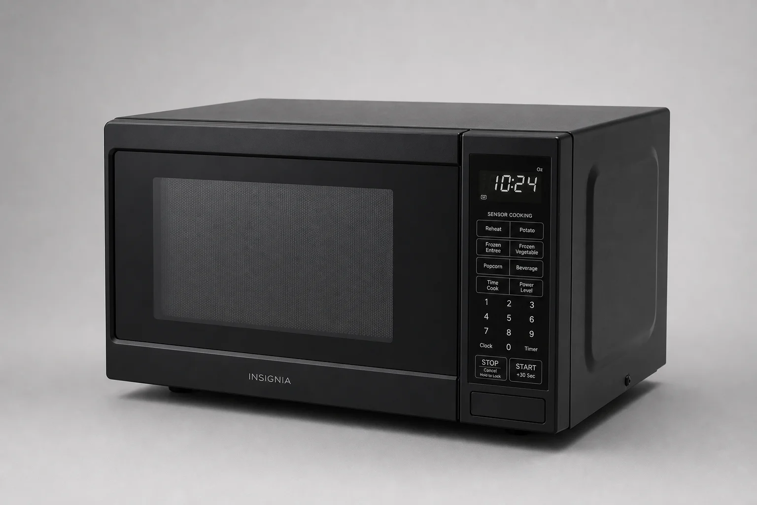 Breville 與 Sharp 檯面式微波爐並排擺放在廚房檯面上