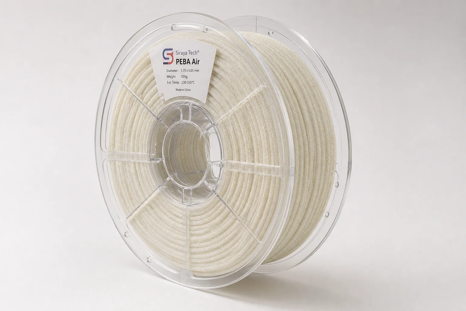 Collection de diverses bobines de filament pour imprimante 3D sur une surface en béton