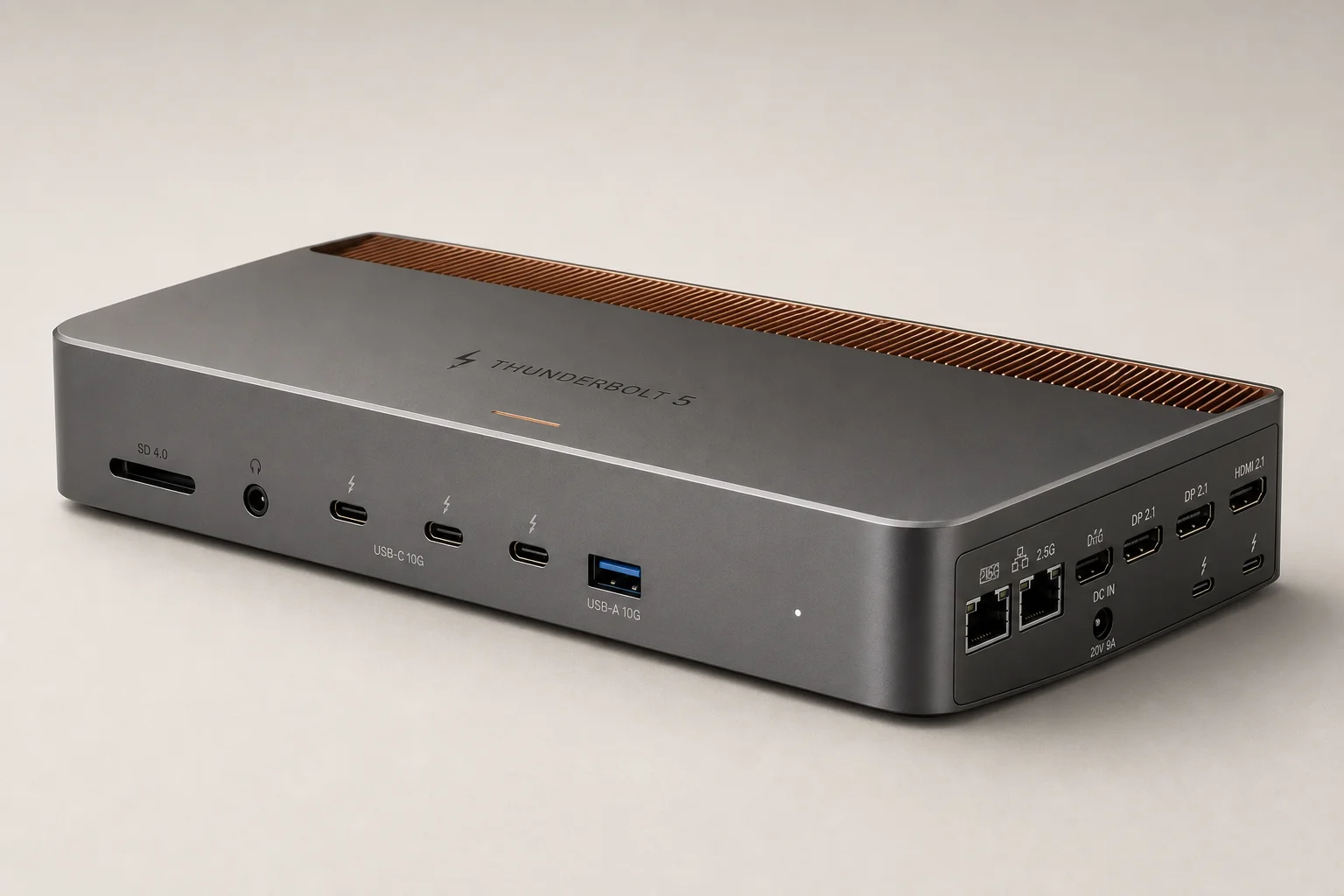 採用太空灰與古銅色飾面設計的 UGREEN Revodok Max Thunderbolt 5 擴充座