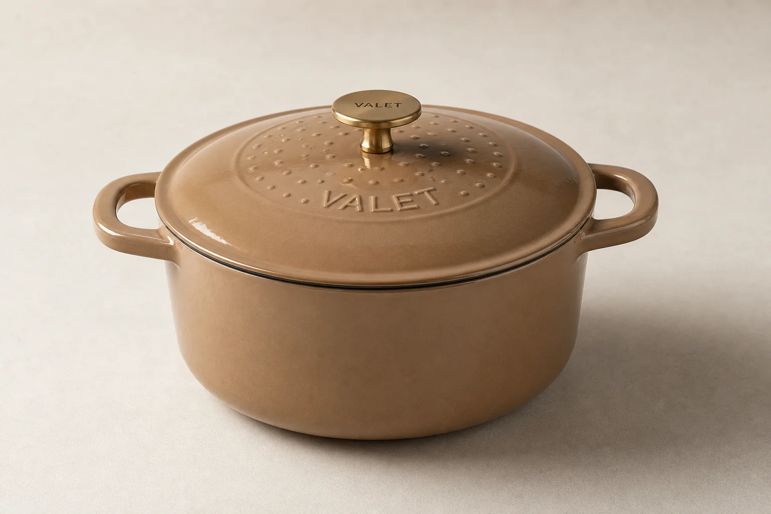 Six Dutch ovens in different sizes arranged on concrete surface