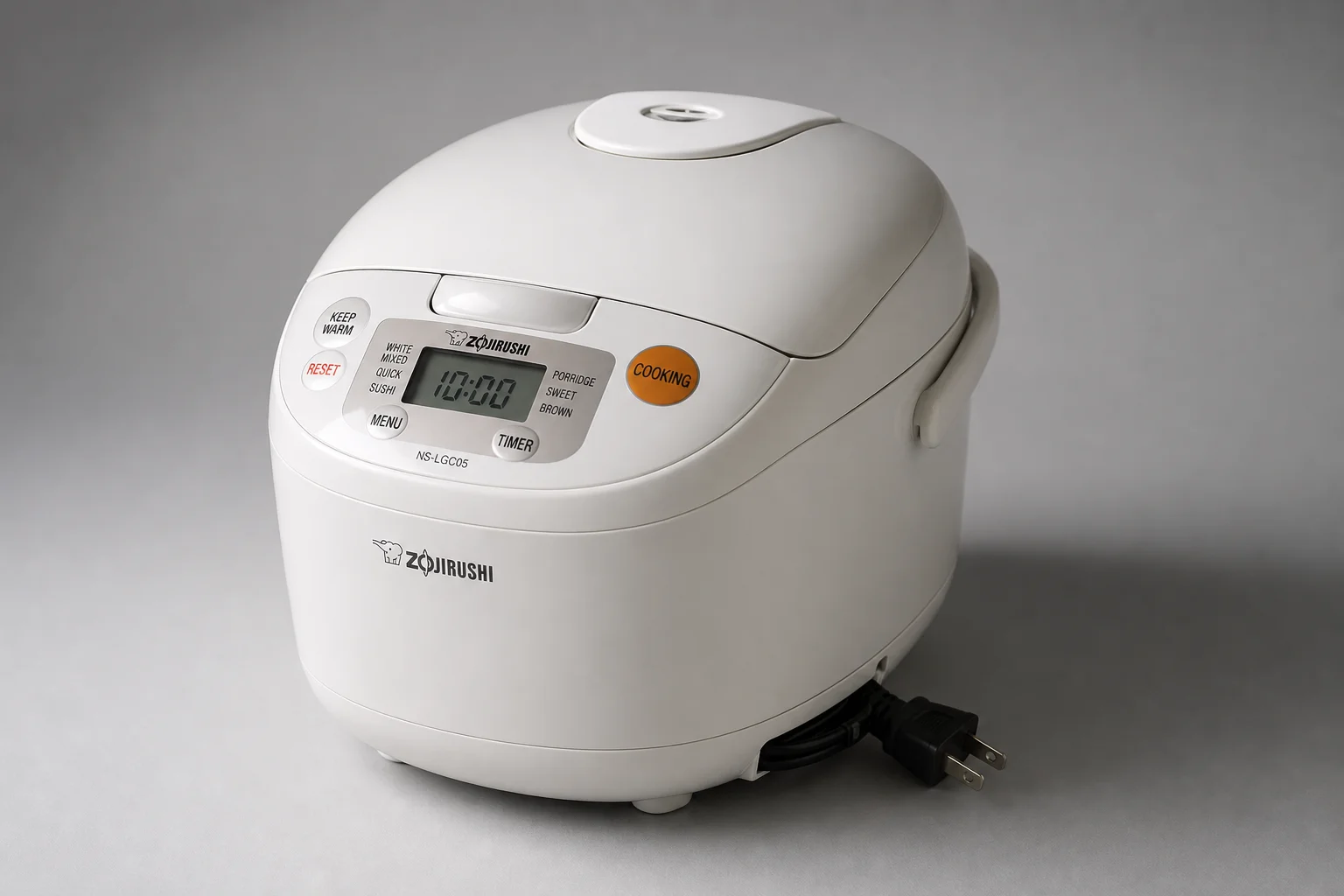 五台 Zojirushi 電子鍋依尺寸大小排列在水泥表面上