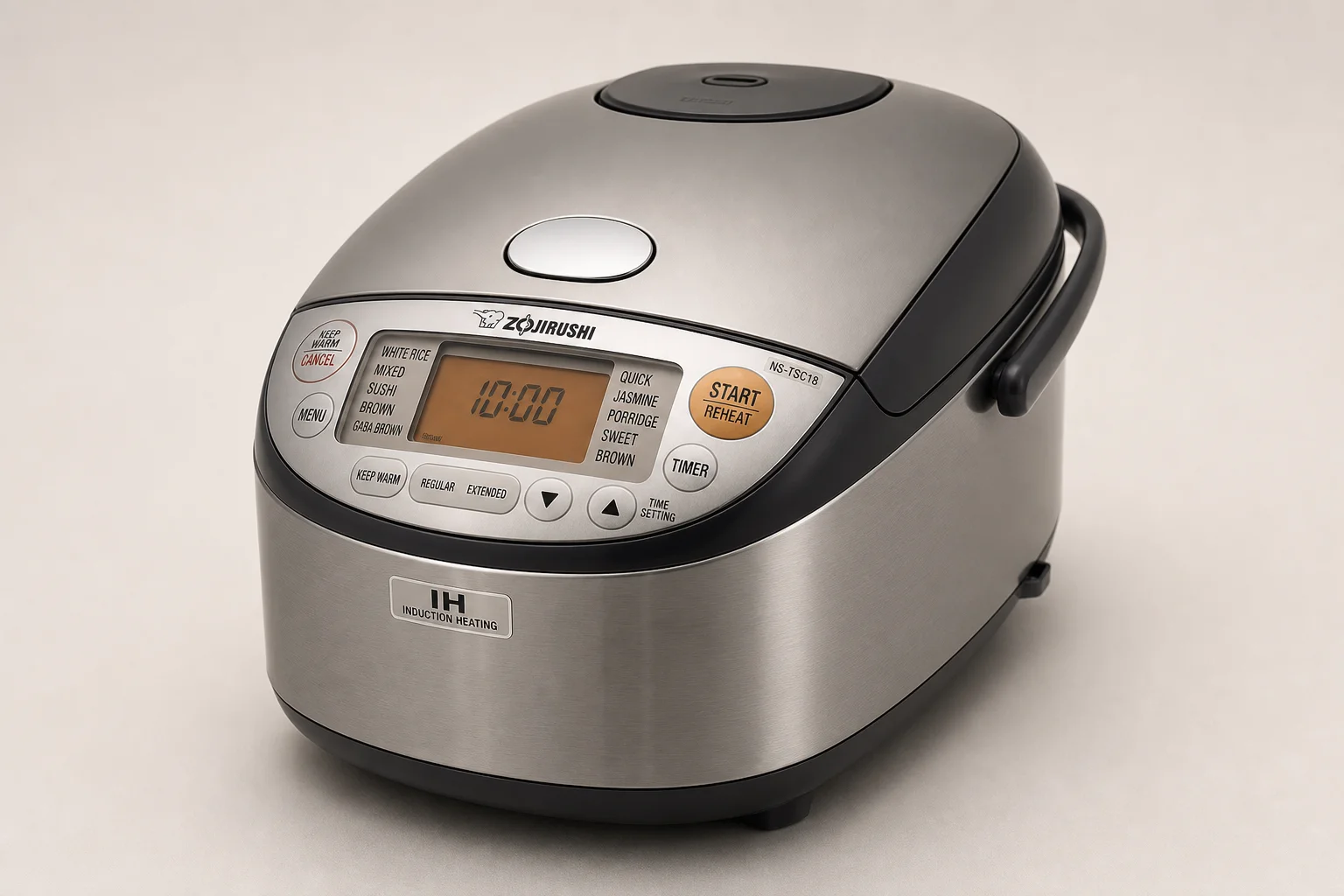 Tiger 與 Zojirushi 電鍋並排擺放在中性背景上